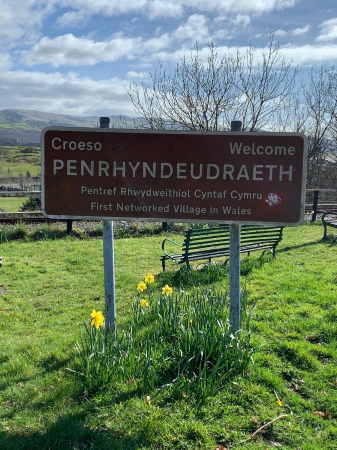 Snowdonia Rock Cottage - Cosy And Pet Friendly Penrhyndeudreath Luaran gambar